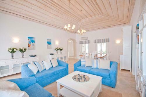 Olhos de Agua Villa Sleeps 6 With Pool And Air Con