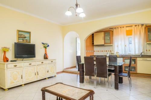 Apartamento T2 Anast�cio Com Vista Piscina