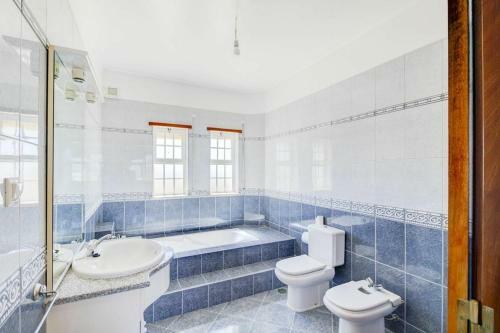 Parchal Villa Sleeps 12 With Pool And Wifi
