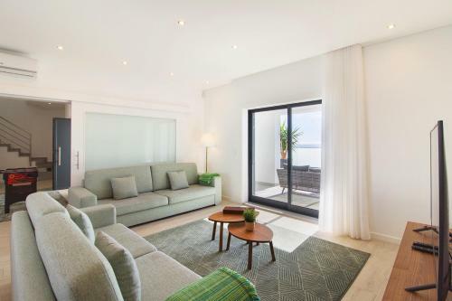 Pateo Villa Sleeps 14 With Pool And Air Con