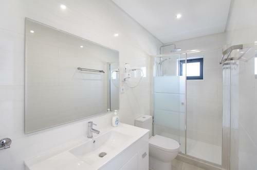 Pateo Villa Sleeps 14 With Pool And Air Con