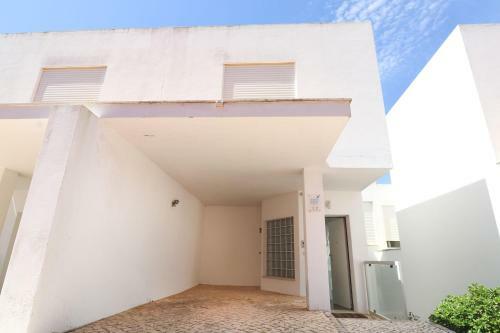 Lovelystay - Divine 3bdr Duplex House W/ Pool & Garden