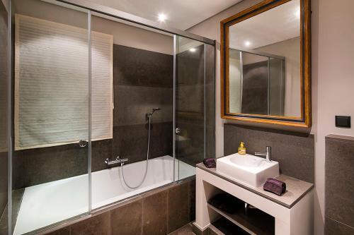 Rocha Brava Villa Sleeps 12 With Pool And Air Con