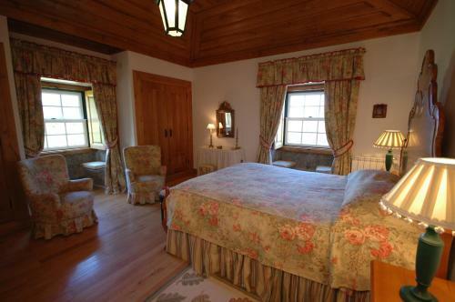 Ponte de Lima Villa Sleeps 14 With Pool