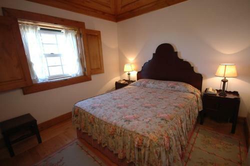 Ponte de Lima Villa Sleeps 14 With Pool