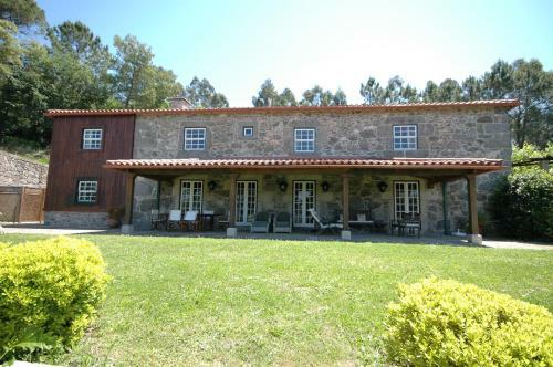 Ponte de Lima Villa Sleeps 14 With Pool