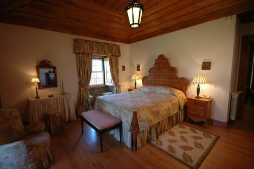 Ponte de Lima Villa Sleeps 14 With Pool