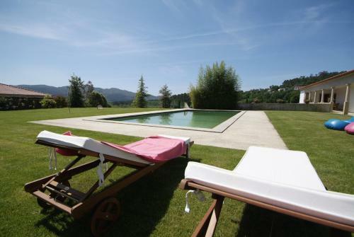 Ponte de Lima Villa Sleeps 12 With Pool And Wifi