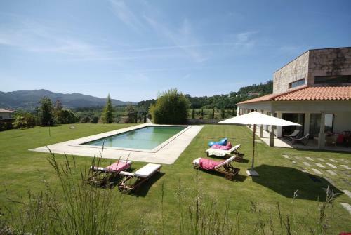 Ponte de Lima Villa Sleeps 12 With Pool And Wifi