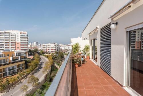 Beautiful 1 Bedroom Apartment With Stunning View