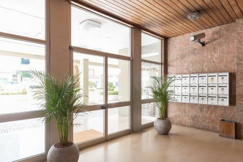Apartamento Upscale Flats W Garage & Terrace By Host Wise