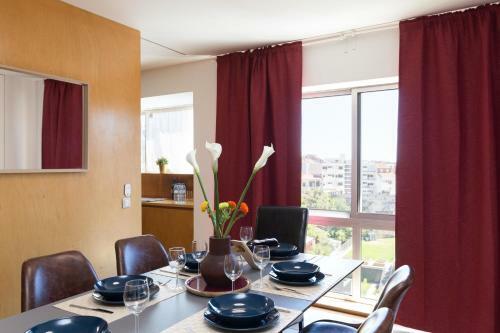 Apartamento Upscale Flats W Garage & Terrace By Host Wise
