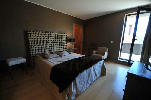 Postimiao Villa Sleeps 6 With Pool And Wifi