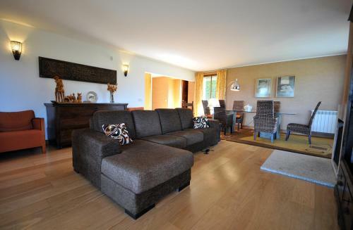 Postimiao Villa Sleeps 6 With Pool And Wifi