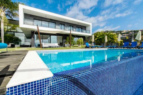 Quinta Do Almeida Villa Sleeps 8 With Pool