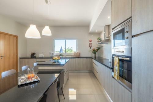 Roja- Pe Villa Sleeps 8 With Pool Air Con And Wifi
