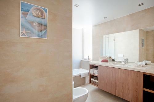 Sagres Villa Sleeps 7 With Pool And Air Con