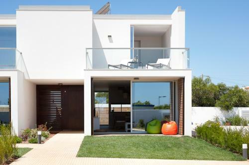 Sagres Villa Sleeps 7 With Pool And Air Con