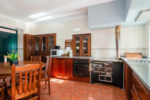 Casa Outeiro De Cima - Casa R�stica T�pica Serrana - Seia - Serra Da Estrela