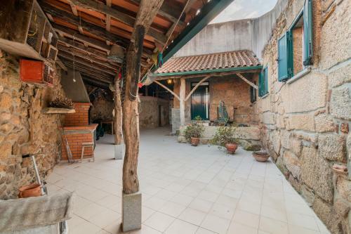 Casa Outeiro De Cima - Casa R�stica T�pica Serrana - Seia - Serra Da Estrela