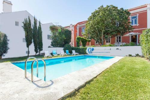 Sesimbra Villa Sleeps 7 With Pool