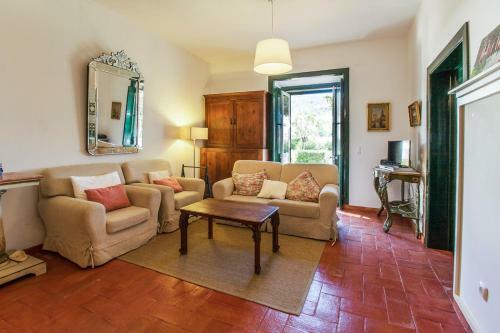 Sesimbra Villa Sleeps 7 With Pool