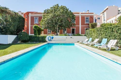Sesimbra Villa Sleeps 7 With Pool
