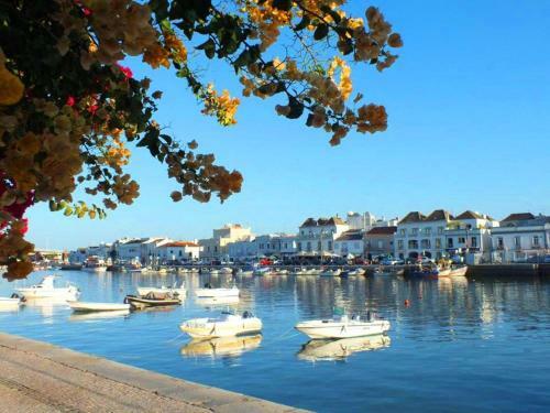 Gorgeous Townhouse In Tavira Centre, Shared Pool