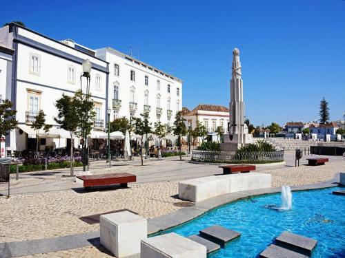 Gorgeous Townhouse In Tavira Centre, Shared Pool