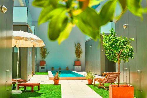 Gorgeous Townhouse In Tavira Centre, Shared Pool
