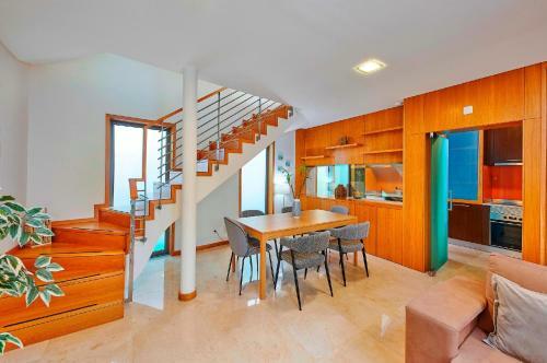 Gorgeous Townhouse In Tavira Centre, Shared Pool