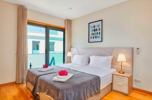 Gorgeous Townhouse In Tavira Centre, Shared Pool