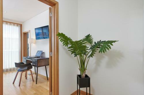 Gorgeous Townhouse In Tavira Centre, Shared Pool