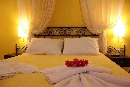Hostal Morpheas Pension Rooms & Apartments