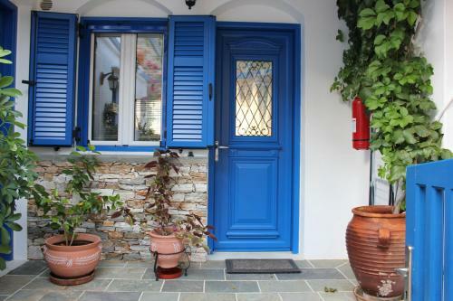 Hostal Morpheas Pension Rooms & Apartments