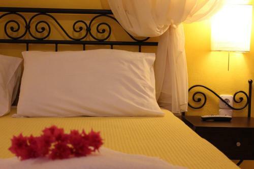 Hostal Morpheas Pension Rooms & Apartments