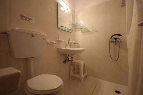 Hostal Morpheas Pension Rooms & Apartments