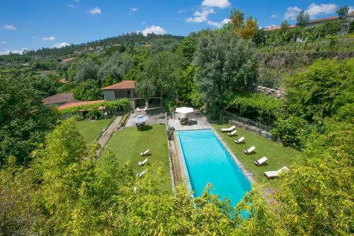 Travassos Villa Sleeps 10 Wifi