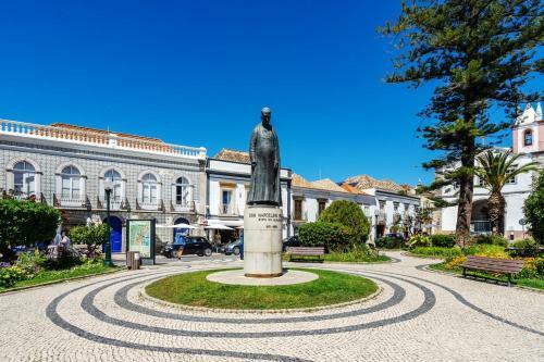 Stylish Apartment In Tavira Centre With Shared Pool