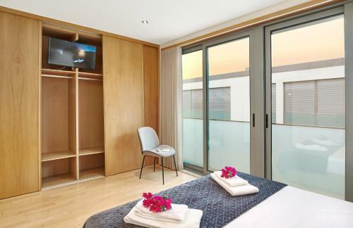 Beautiful Town Centre Apartment With Shared Pool