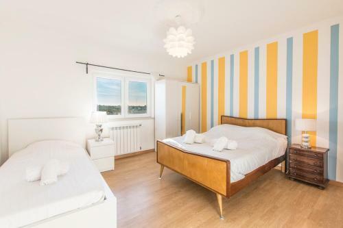 Zambujal de Cima Villa Sleeps 9 With Pool