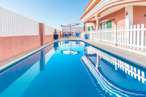 Zambujal de Cima Villa Sleeps 9 With Pool