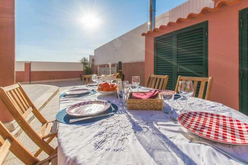Zambujal de Cima Villa Sleeps 9 With Pool