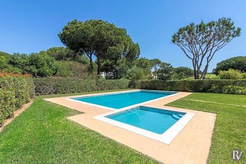 Vilamoura Villa Sleeps 5 With Pool And Wifi