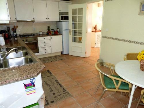 Vale Do Garrao Villa Sleeps 6