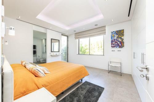 Villa In Quinta Do Lago Sleeps 12