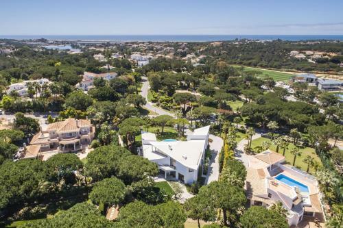 Villa In Quinta Do Lago Sleeps 12