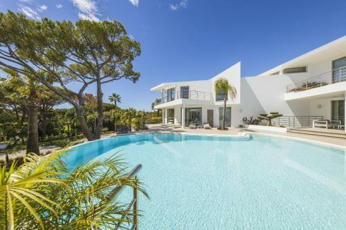 Villa In Quinta Do Lago Sleeps 12