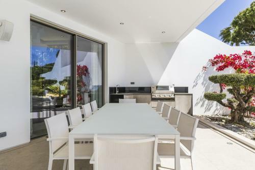Villa In Quinta Do Lago Sleeps 12