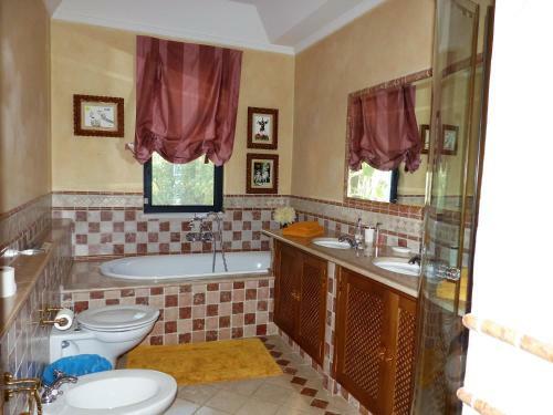 Villa In Quinta Do Lago Sleeps 10